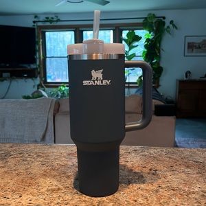 Stanley Quencher H2.0 FlowState™ Tumbler Soft Matte | 40 oz Stormy Sea